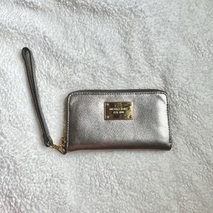 Michael Kors purse / wristlet